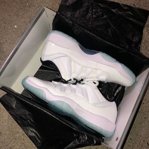 Size 6.5 Y - Jordan 11 Low Retro Legend Blue